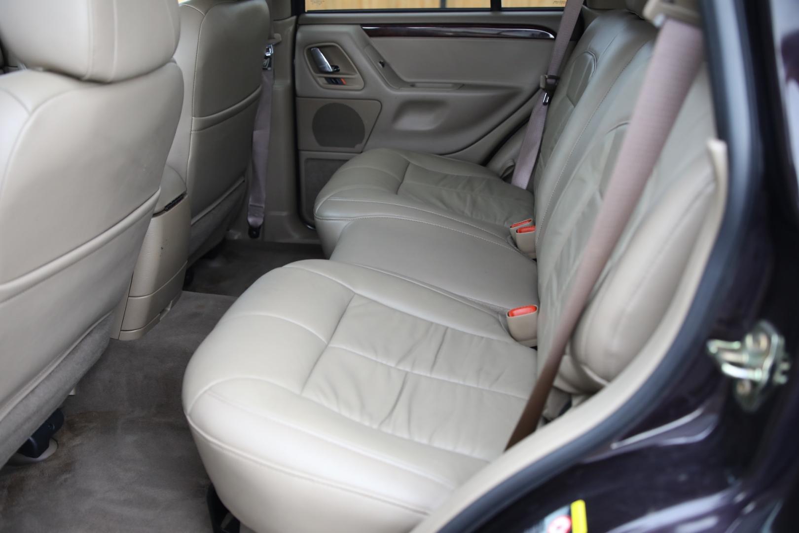 2004 PURPLE JEEP GRAND CHEROKEE Limited 2WD (1J8GX58N44C) with an 4.7L V8 SOHC 16V engine, 4-SPEED AUTOMATIC OR 5-SPEED AUTOMATIC transmission, located at 420 E. Kingsbury St., Seguin, TX, 78155, (830) 401-0495, 29.581060, -97.961647 - Photo#10